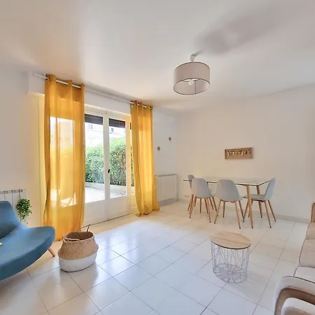 Near Cap D'antibes & Beach Two-bedroom *