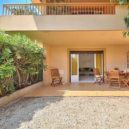 Near Cap D'antibes & Beach Two-bedroom アンティーブ